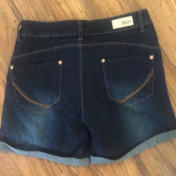 Denim shorts - Picture 2 of 2